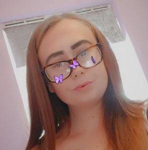 Meet your Posher, Chloe